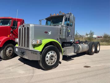Main image Peterbilt 389