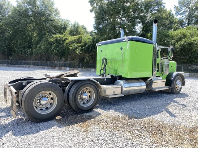 Image of Peterbilt 389 equipment image 2