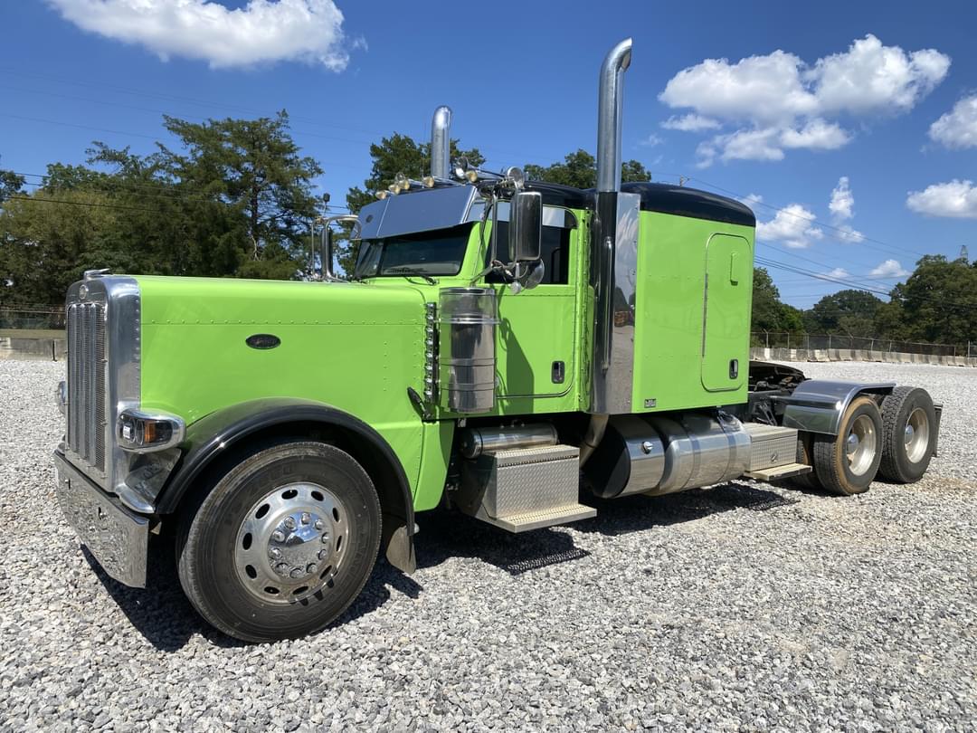 Image of Peterbilt 389 Primary image