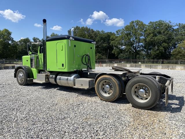 Image of Peterbilt 389 equipment image 1