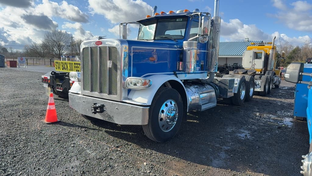 Image of Peterbilt 389 Primary image