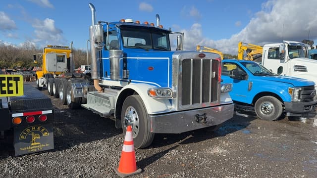 Image of Peterbilt 389 equipment image 2