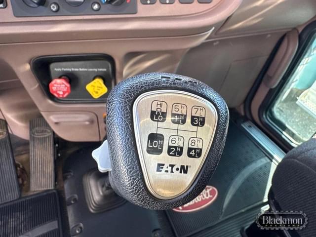Image of Peterbilt 389 equipment image 3