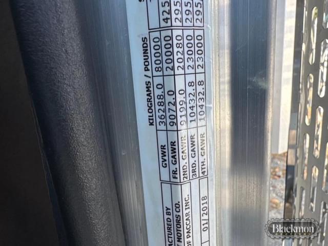 Image of Peterbilt 389 equipment image 2