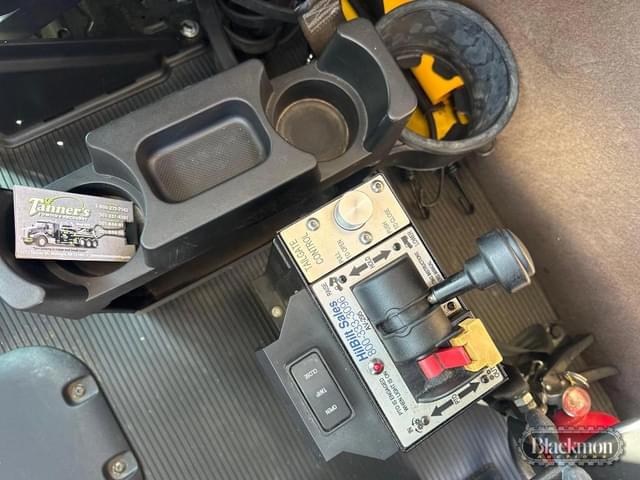 Image of Peterbilt 389 equipment image 4