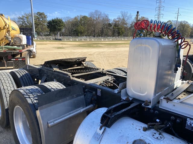 Image of Peterbilt 567 equipment image 4