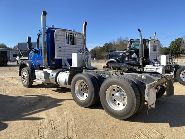Image of Peterbilt 567 equipment image 1