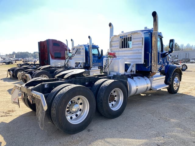 Image of Peterbilt 567 equipment image 2