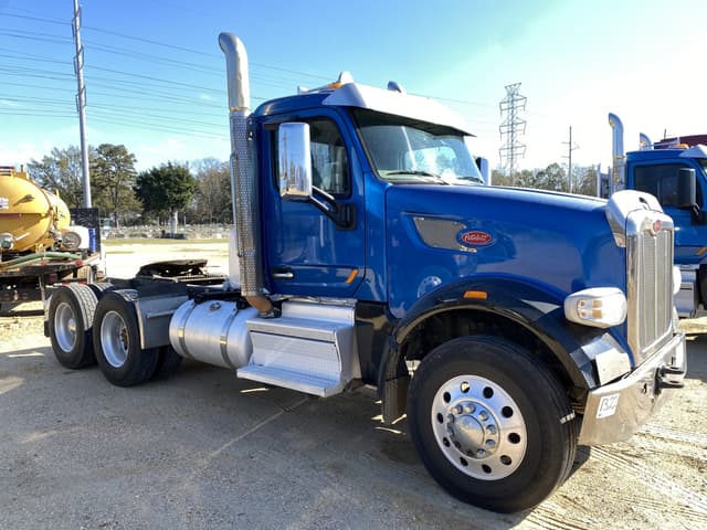 Image of Peterbilt 567 equipment image 3