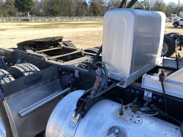 Image of Peterbilt 567 equipment image 4