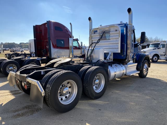 Image of Peterbilt 567 equipment image 2