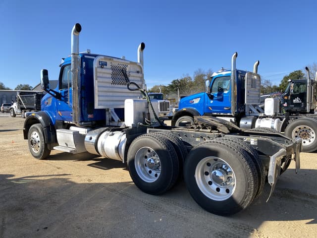 Image of Peterbilt 567 equipment image 1
