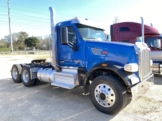 Image of Peterbilt 567 equipment image 3