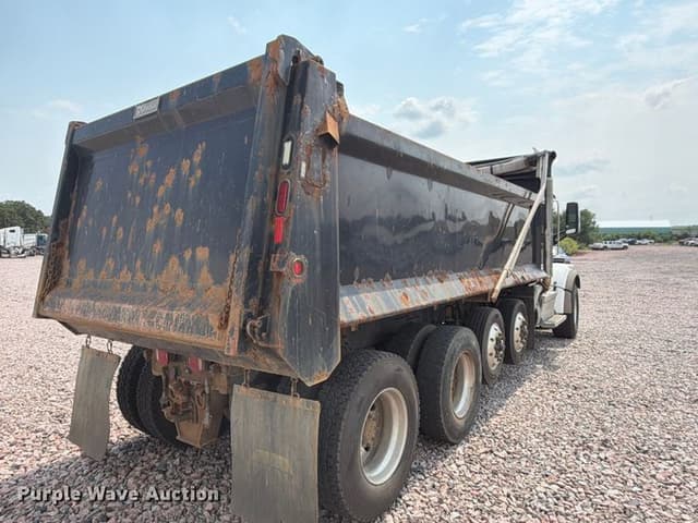 Image of Peterbilt 567 equipment image 4