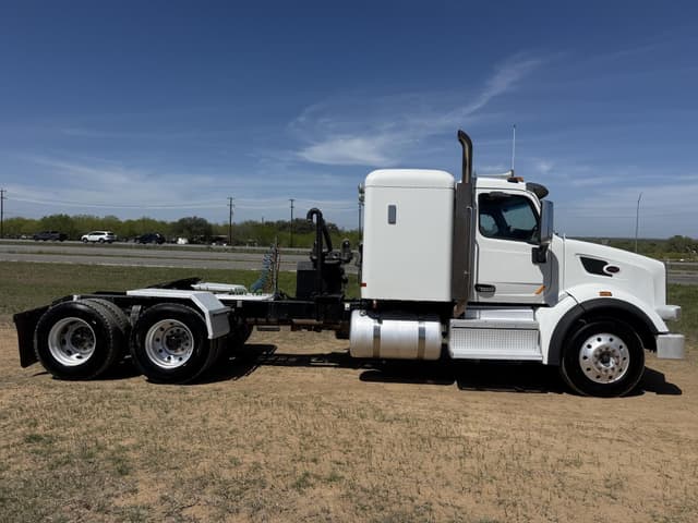 Image of Peterbilt 567 equipment image 3