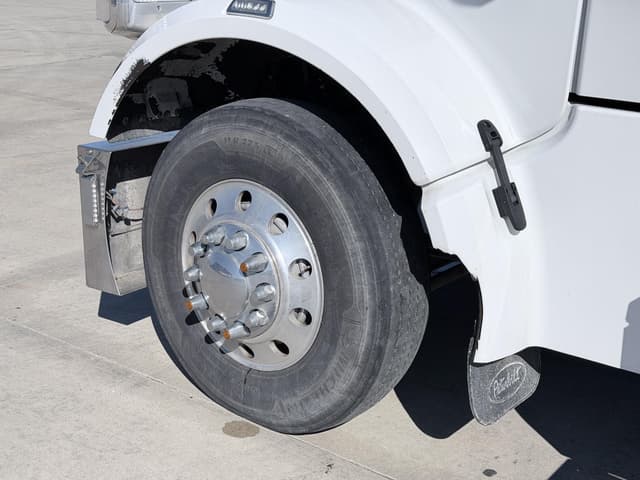 Image of Peterbilt 567 equipment image 4