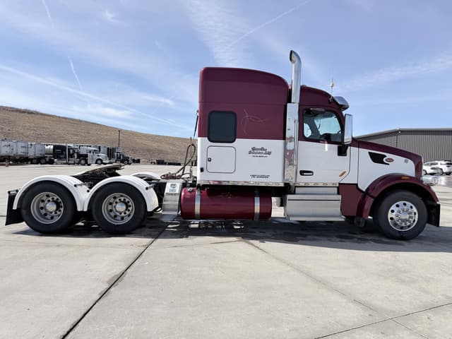 Image of Peterbilt 567 equipment image 3