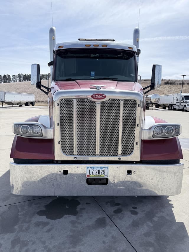 Image of Peterbilt 567 equipment image 1