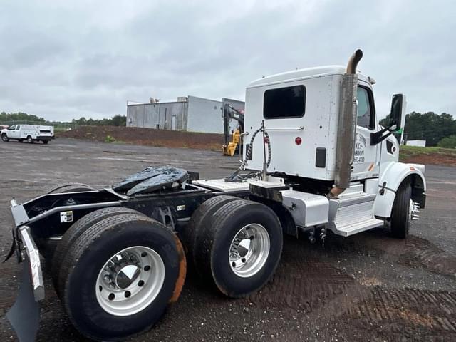 Image of Peterbilt 567 equipment image 3