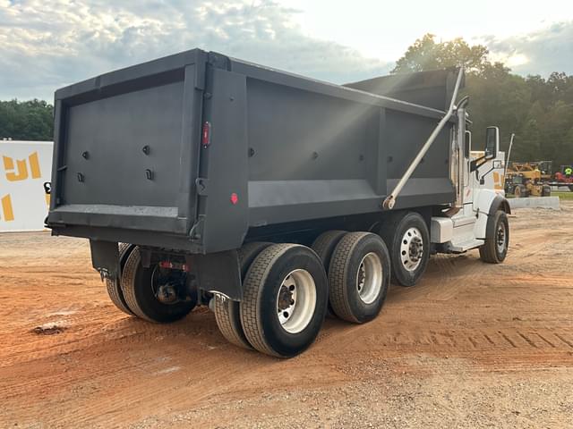 Image of Peterbilt 567 equipment image 4