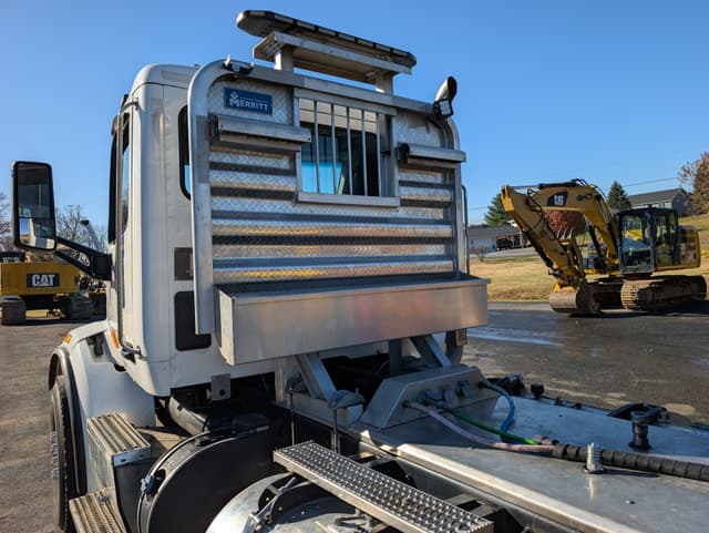 Image of Peterbilt 567 equipment image 3