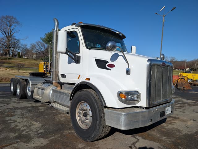 Image of Peterbilt 567 equipment image 4