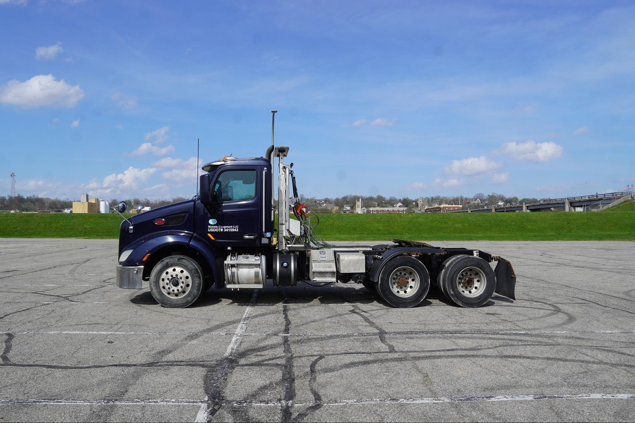 2018 Peterbilt 579 Equipment Image0