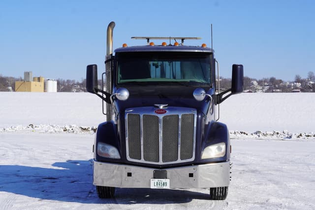 Image of Peterbilt 579 equipment image 4