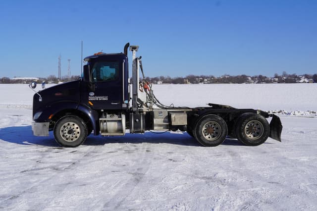 Image of Peterbilt 579 equipment image 2