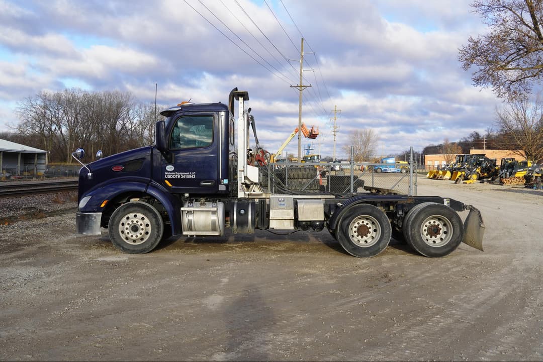 Image of Peterbilt 579 Primary image
