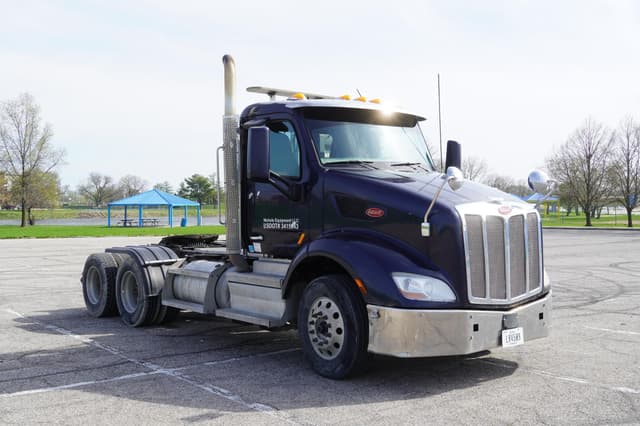 Image of Peterbilt 579 equipment image 3