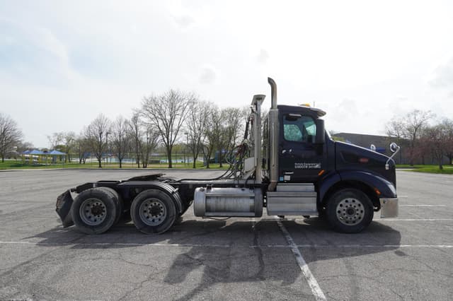 Image of Peterbilt 579 equipment image 4