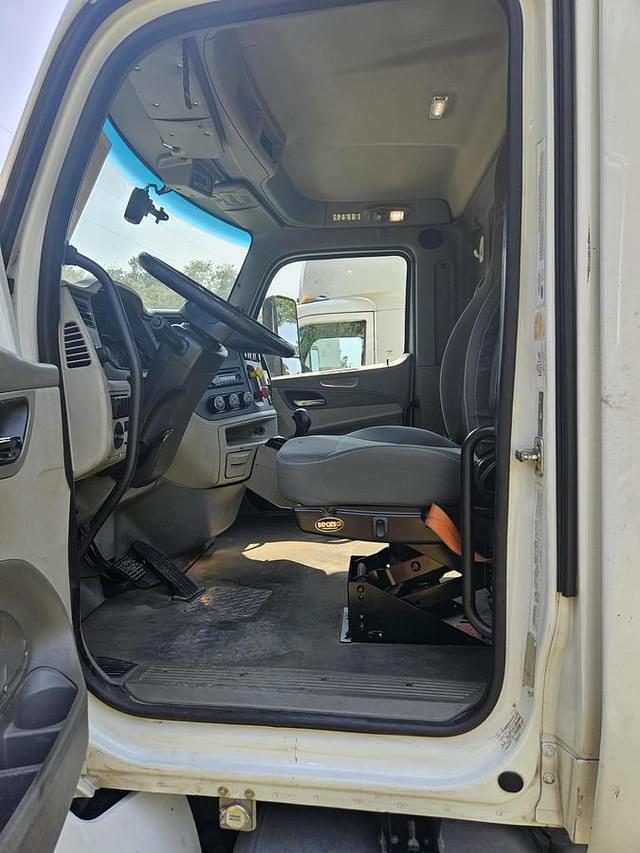 Image of Peterbilt 579 equipment image 4