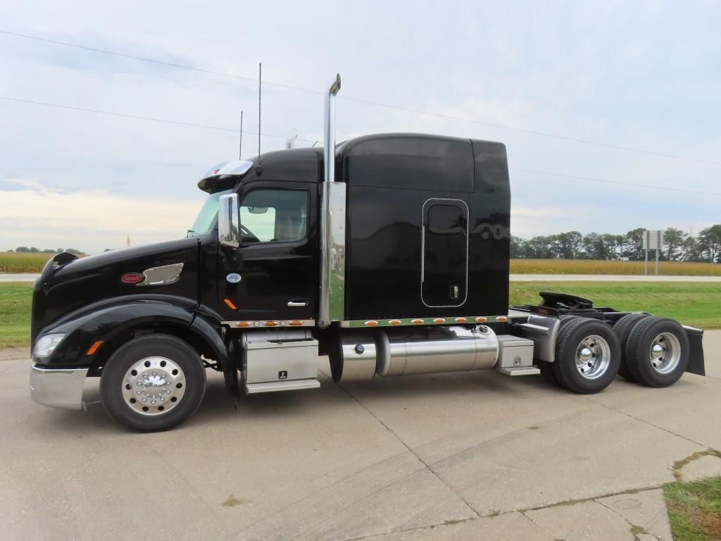 2018 Peterbilt 579 Equipment Image0
