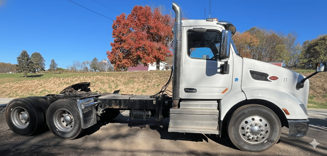 Image of Peterbilt 579 equipment image 4