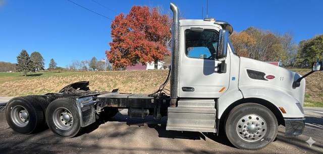 Image of Peterbilt 579 equipment image 4