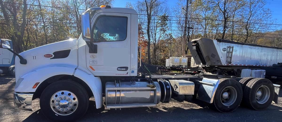 2018 Peterbilt 579 Equipment Image0