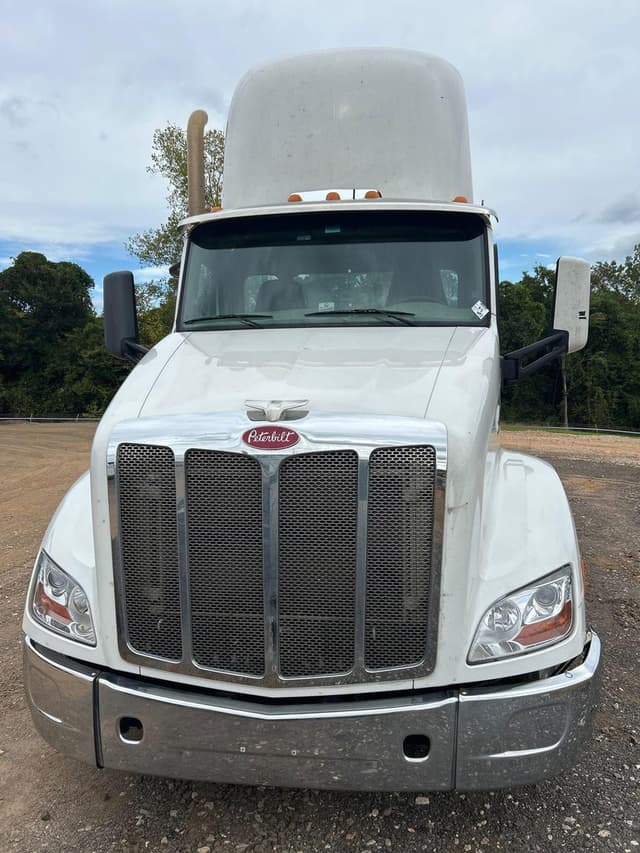 Image of Peterbilt 579 equipment image 4