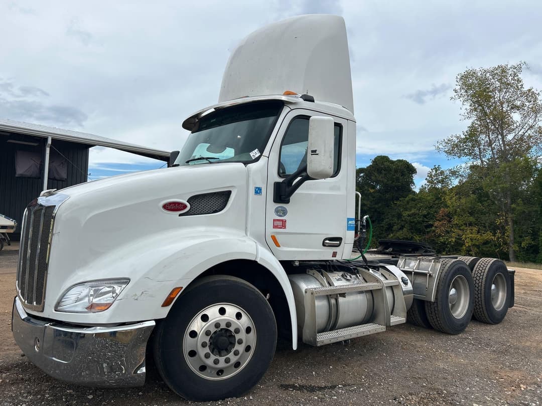 Image of Peterbilt 579 Primary image