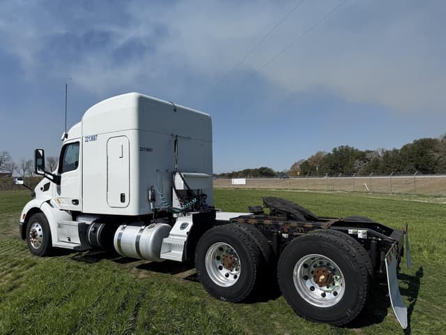Image of Peterbilt 579 equipment image 2