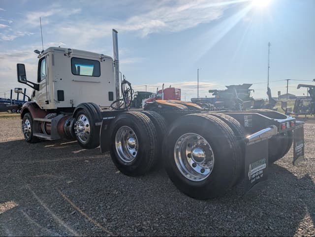 Image of Peterbilt 579 equipment image 4