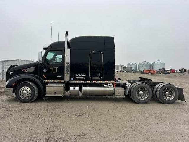 Image of Peterbilt 579 equipment image 1