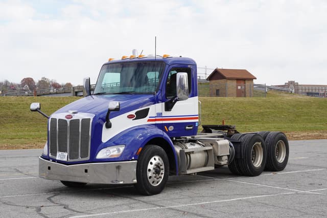 Image of Peterbilt 579 equipment image 2