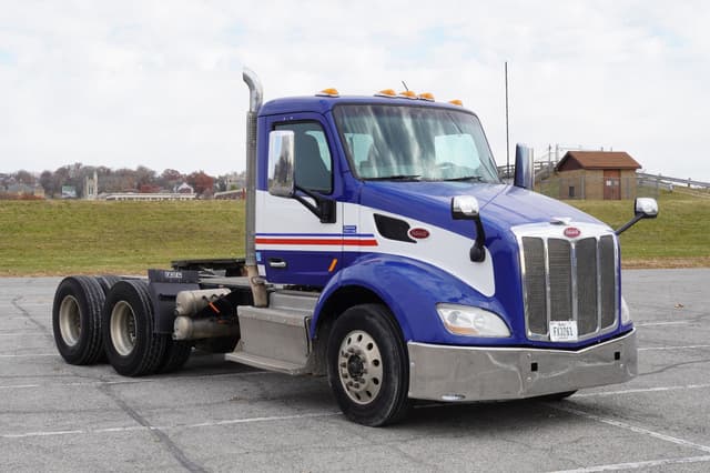 Image of Peterbilt 579 equipment image 4