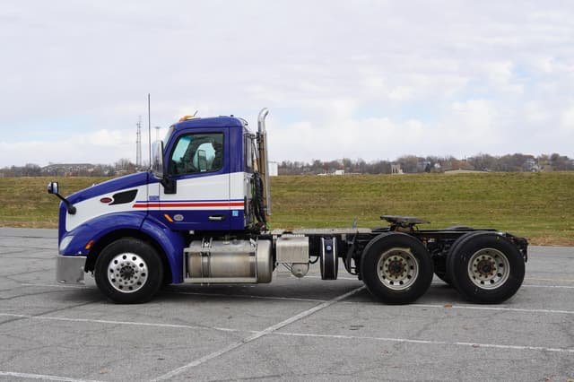 Image of Peterbilt 579 equipment image 1