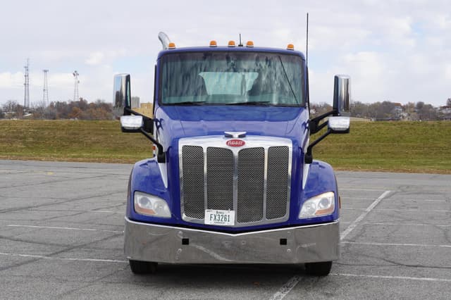 Image of Peterbilt 579 equipment image 3