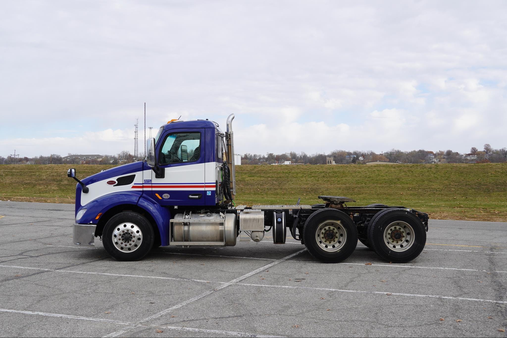 2018 Peterbilt 579 Equipment Image0