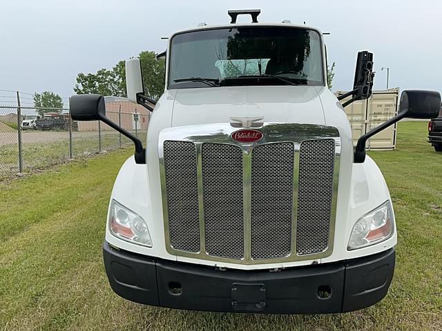 Image of Peterbilt 579 equipment image 1
