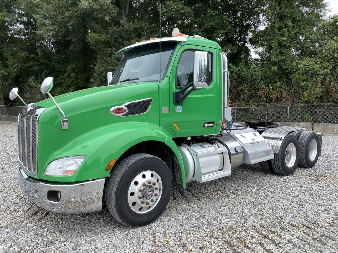 Image of Peterbilt 579 Primary image