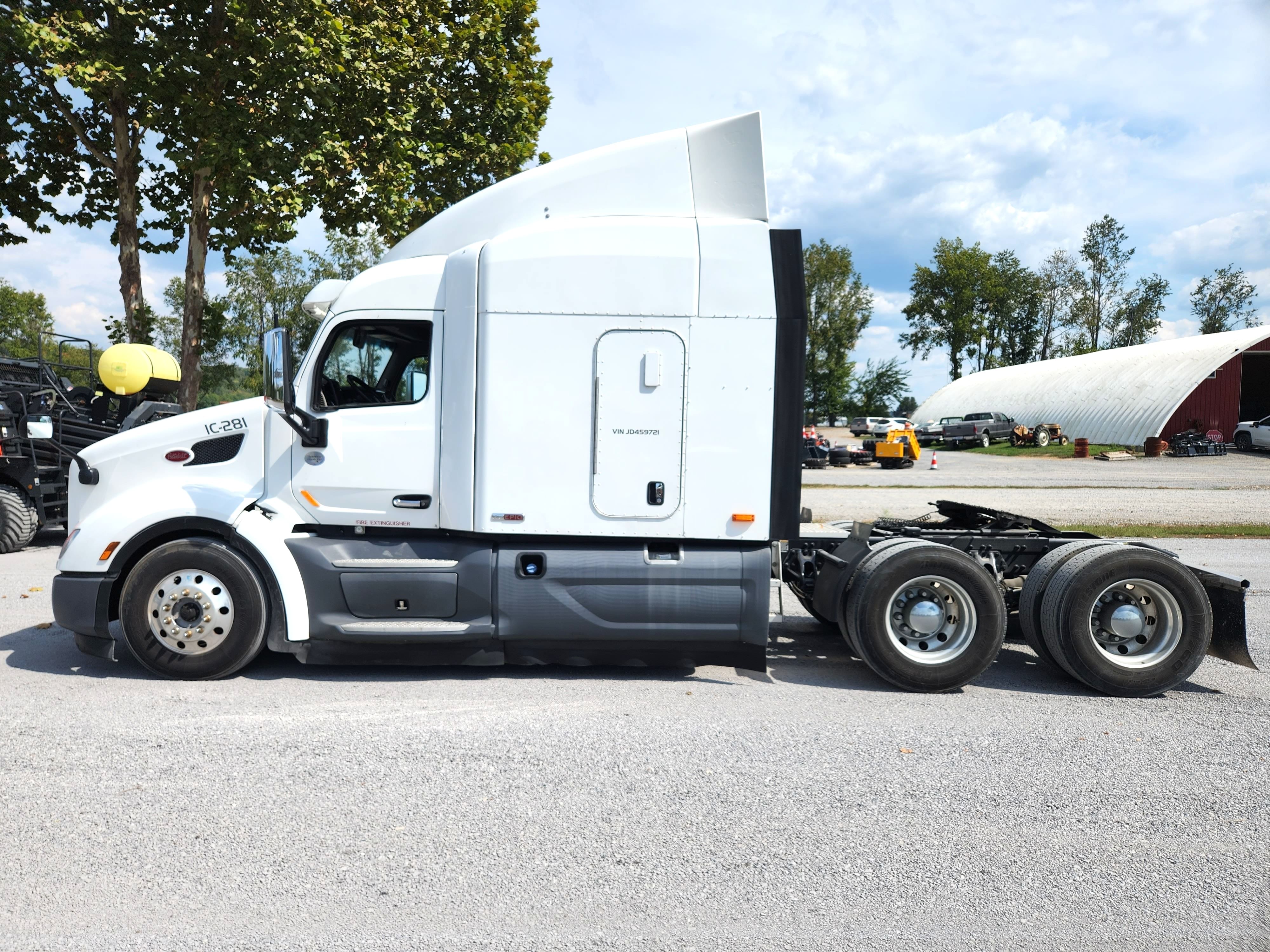 2018 Peterbilt 579 Equipment Image0